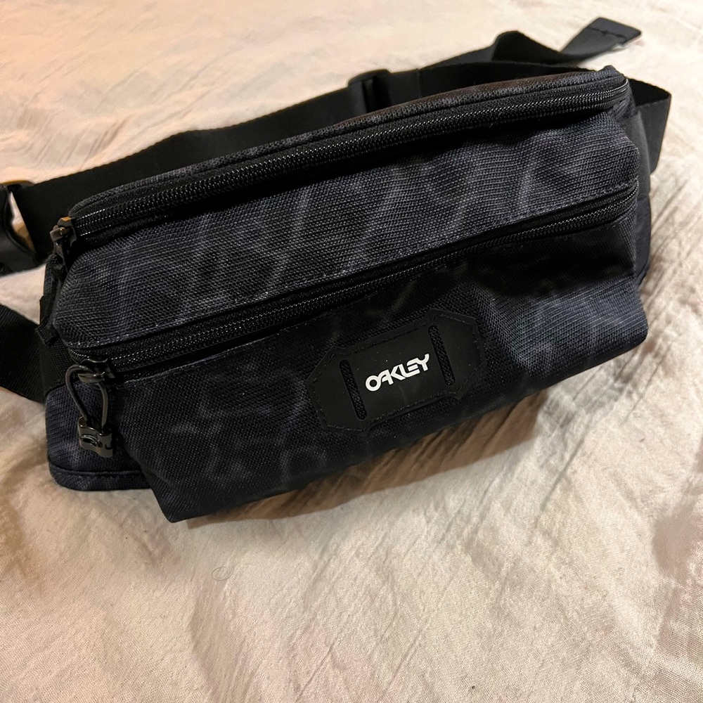 Oakley belt bag